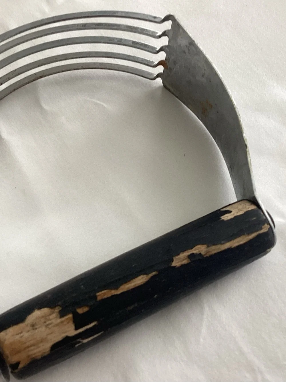 Vtg. EKCO Pastry Blender stainless steel with black wooden painted handle.